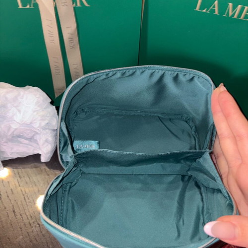 La Mer toiletry bag new turquoise