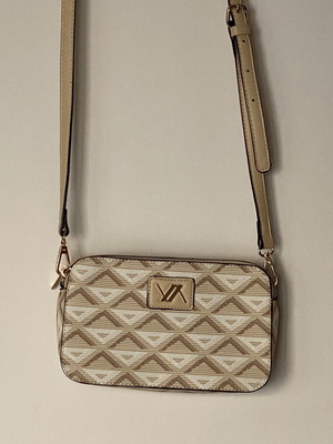 Verde crossbody bag like new, beige