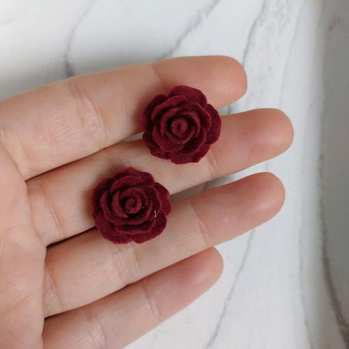 Red rose earrings new, unworn