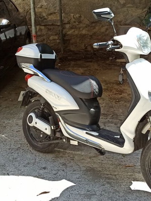 E-MOOV LTL-1 Electric Scooter like new, 48V20Ah battery, no license