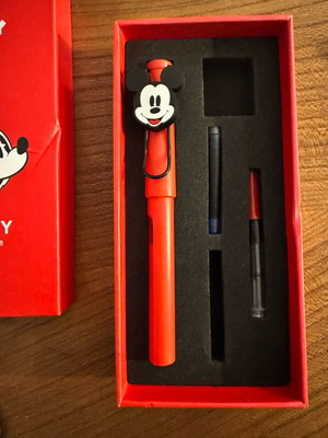 Πένα γραφής Disney Mickey σαν καινούργιο με λεπτή μύτη και αντλία