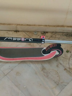 Globber scooter like new, adjustable handlebar, foldable