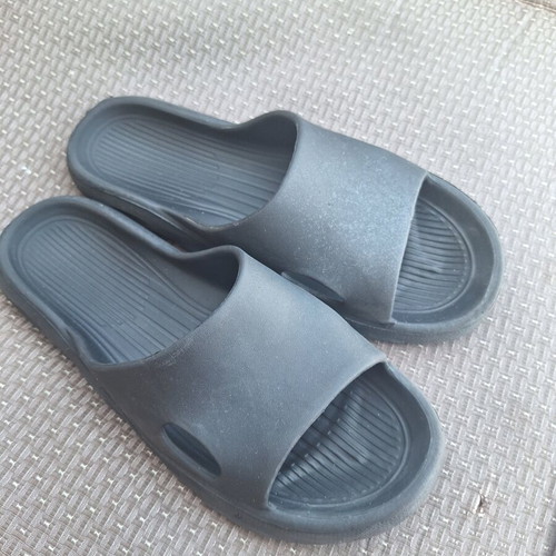 Black slippers size 39-40