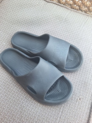 Black slippers size 39-40