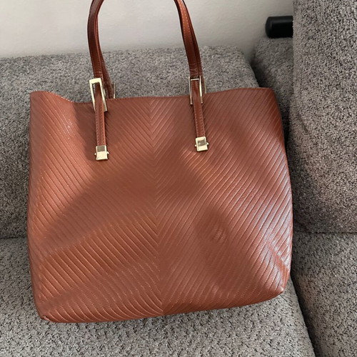 Shoulder bag like new with spacious compartments