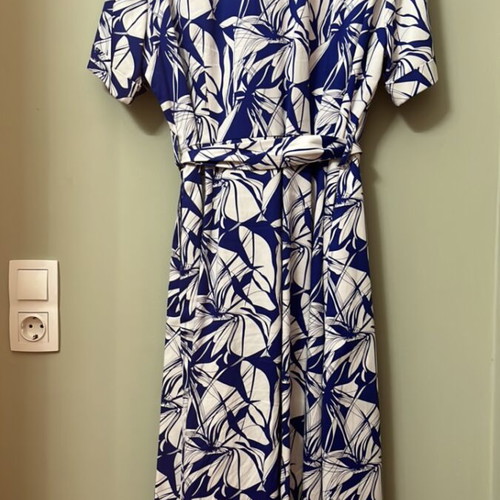 Passager midi dress with collar, buttons and belt, like new, size L