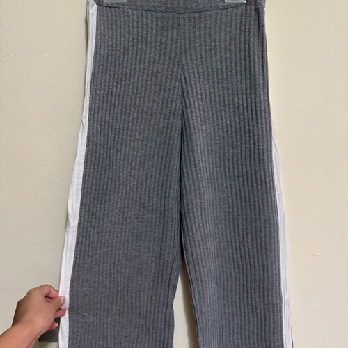 Rib Elastic Sports Pants below Knee Small with White Side Stripe like new