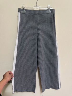 Rib Elastic Sports Pants below Knee Small with White Side Stripe like new