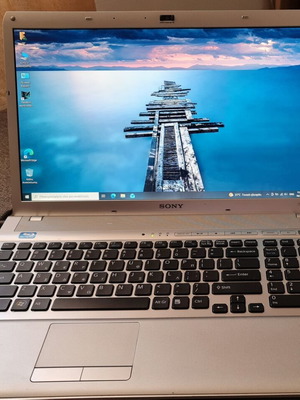 Sony Vaio Laptop 160 GB HDD 6 GB RAM Windows 10 Pro σαν καινούργιο