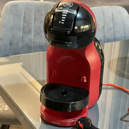 Krups Nescafé Dolce Gusto Capsule Coffee Maker like new with capsule holder gift