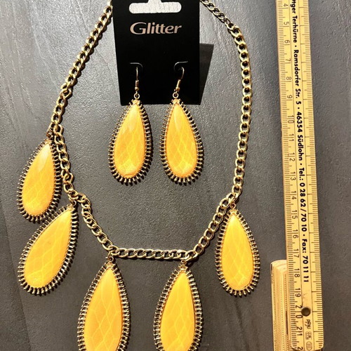 Glitter jewelry set like new with necklace and mango drop earrings