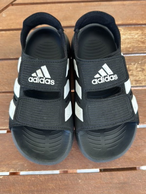 Adidas kids sandals size 29, black