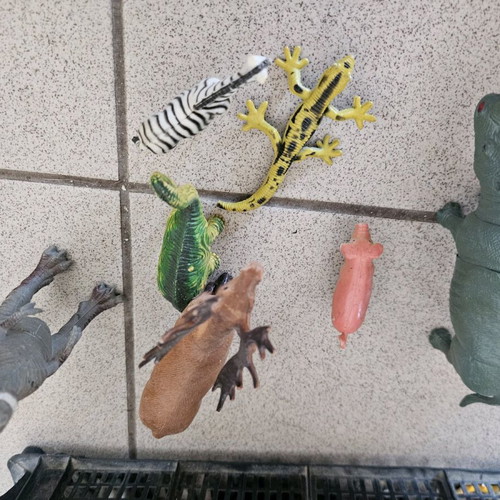 Plastic animals set of 52 like new for play or collection