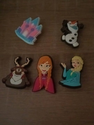 Frozen pins like new, set of 5 for crocs