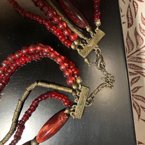 Necklace with five rows of beads in red shades like new