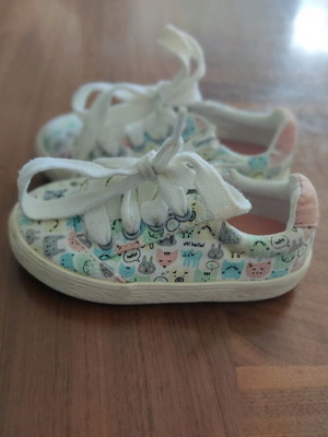 Baby sneakers Zara size 21 like new