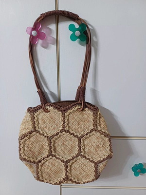 Straw shoulder bag like new, beige and brown
