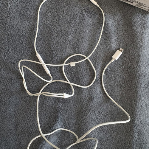 Apple EarPods with Lightning Connector like new