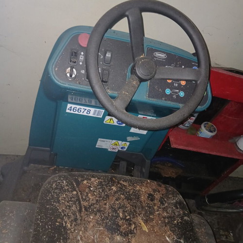 Professional floor cleaning machines like new, 2 models