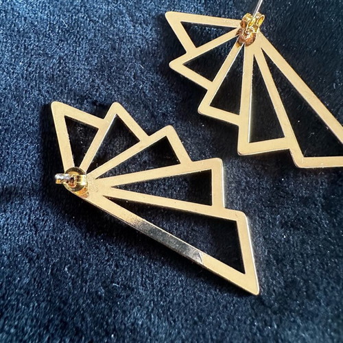 Modern earrings with irregular shape new