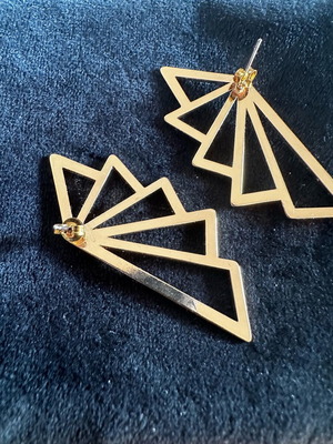 Modern earrings with irregular shape new