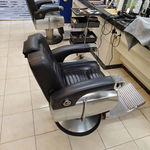 Hair Salon Equipment Set with Chairs and Tables
