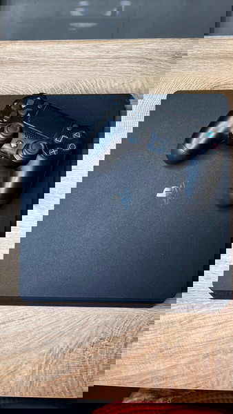 PlayStation 4 slim 500 gb