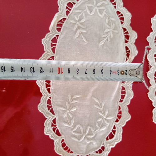 Set of 6 vintage tray and decoration doilies like new