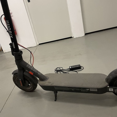Xiaomi Electric Scooter 4 Pro 2nd Gen used, excellent battery