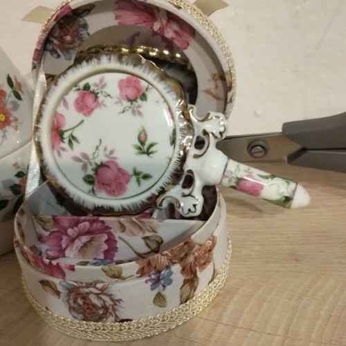 Jewelry box set like new, porcelain egg and mirror multicolored