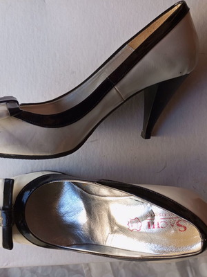 Patent leather pumps size 39, new, white and black