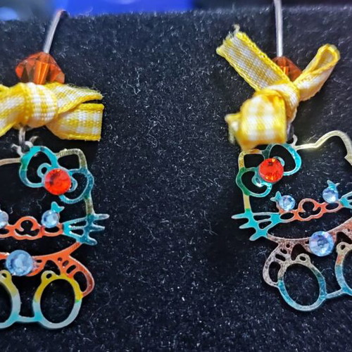 Earrings with cat design like new, multicolored