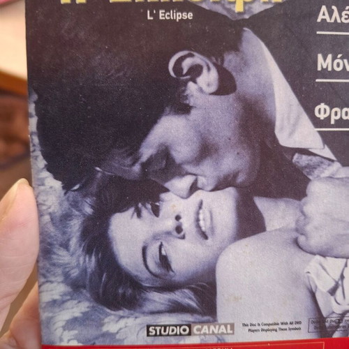 DVD set with 6 classic French and international movies, like new, subtitled