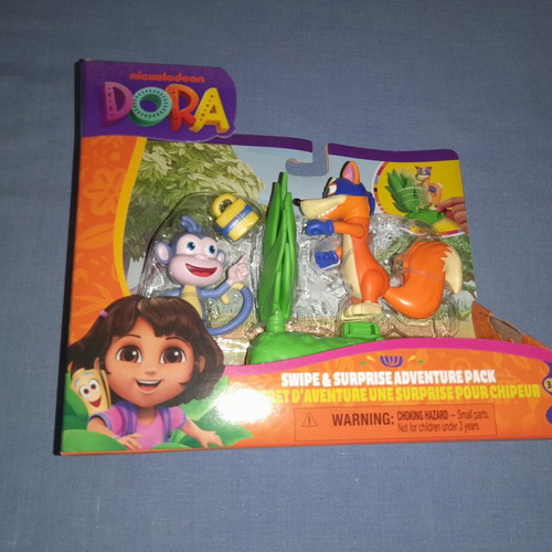 Dora Swipe and Surprise Adventure Pack new miniature toy