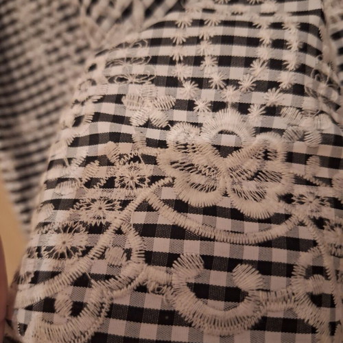 Anel midi skirt like new, black and white, embossed design