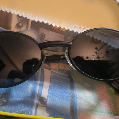 Benetton vintage children's sunglasses like new, black