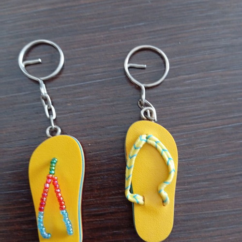 Keychain pair of slippers like new from 1980-1990