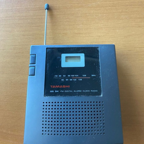 Tamashi LCD alarm clock with FM radio like new