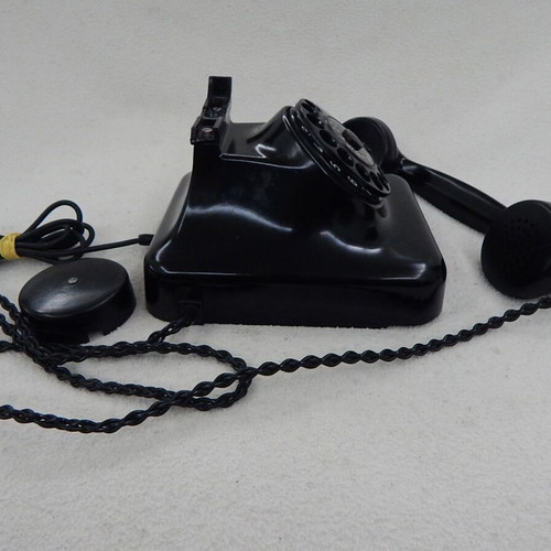 Black Bakelite telephone from the 1950s