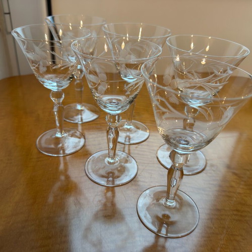 Set of 12 vintage cocktail glasses with engraved design like new