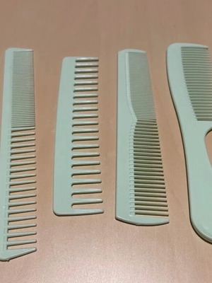 Plastic combs new, set of 6