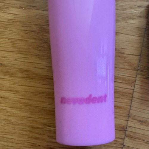 Nevadent electric kids toothbrush like new with replacements and batteries