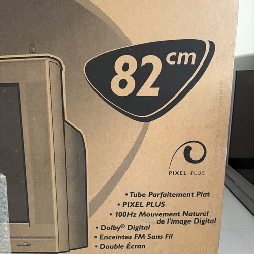 Philips 32" Pixel Plus TV like new with Dolby Digital speakers and subwoofer