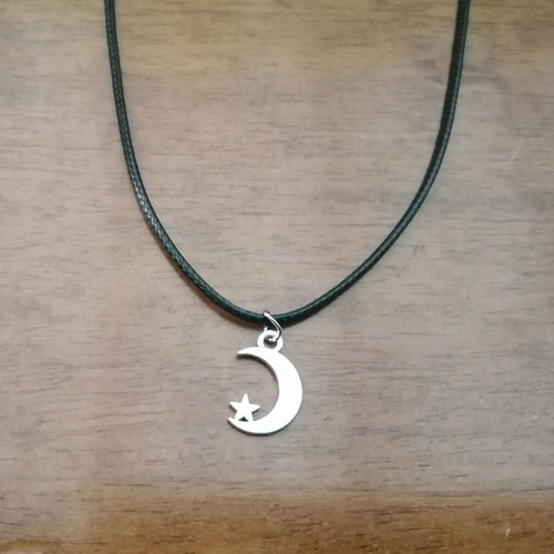 Leather pendant necklace new