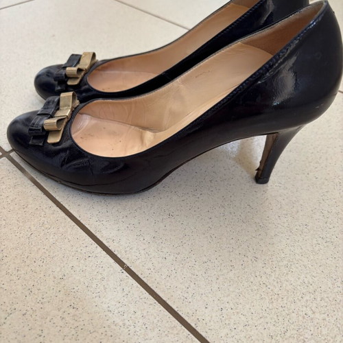 Sagiakos blue pumps with bow and patent effect like new
