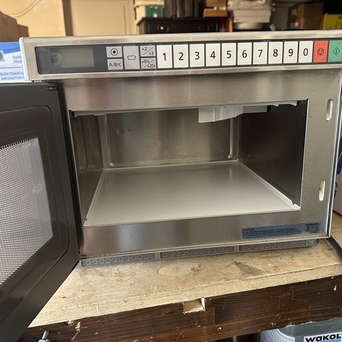 Programmable Professional Microwave Oven NE2153-2 Panasonic 2.1 kW 18L like new