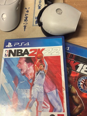 PS4 bundle NBA 2K22 and WWE 2K18 games