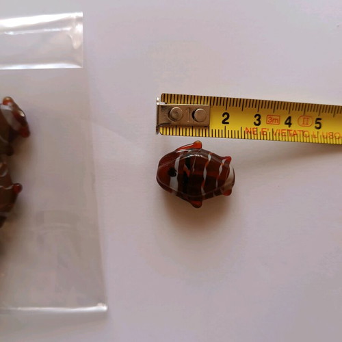 Glass beads fish-shaped, pack of 5, bordeaux color