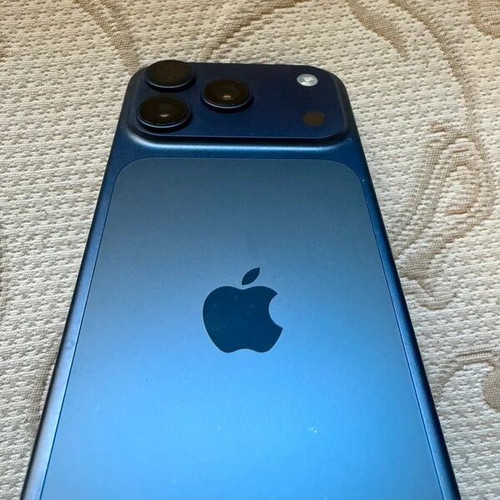 iPhone 17 Pro like new, 97% battery with extra theft warranty