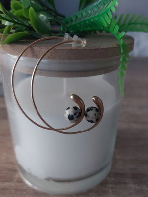 Earrings with stone, gold tone